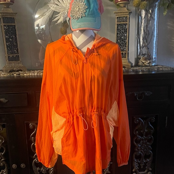NWT FREE PEOPLE ON MORE MILE ORANGE HOODED WINDBREAKER. RETAIL $148 - Picture 6 of 7